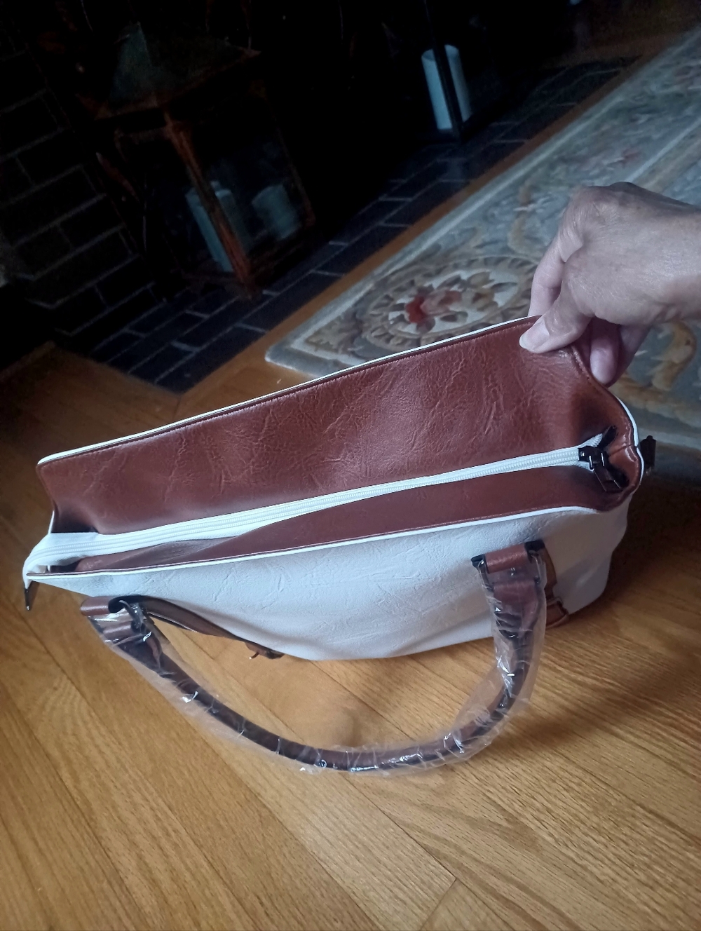 WHITE & BROWN SHOULDER BAG w/GENUINE LEATHER ACCENTS/TRIM-(NEW) - Picture 7 of 10